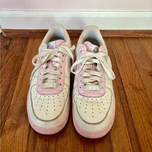 Women’s Nike Air Force 1 white & pink sneakers size 8.5